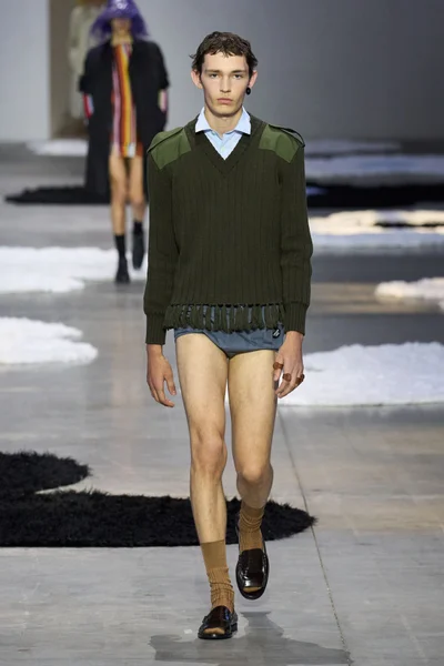 Look 18